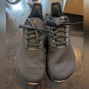 Flux Adapt Runner, Black Gum, Unisex- Women's Size 9, Men's Size 7.5